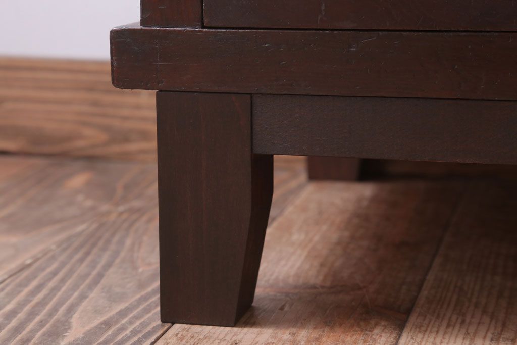 アンティーク家具　和製アンティーク　モールガラス引き戸の脚付きサイドボード(収納棚)(2)