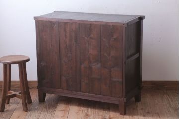 アンティーク家具　和製アンティーク　モールガラス引き戸の脚付きサイドボード(収納棚)(2)