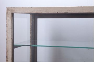 レトロ家具　和製アンティーク　鉄脚付き!レトロなオリジナルペイントの横長ガラスケース(ショーケース)