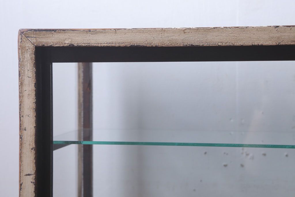 レトロ家具　和製アンティーク　鉄脚付き!レトロなオリジナルペイントの横長ガラスケース(ショーケース)