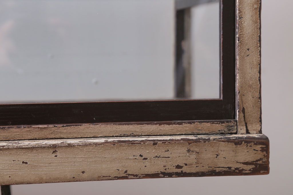 レトロ家具　和製アンティーク　鉄脚付き!レトロなオリジナルペイントの横長ガラスケース(ショーケース)