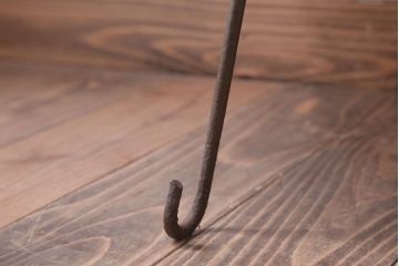 レトロ家具　和製アンティーク　鉄脚付き!レトロなオリジナルペイントの横長ガラスケース(ショーケース)