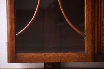 アンティーク家具　イギリスアンティーク　オーク材!ブルボーズレッグのブックケース(キャビネット・本箱・収納棚)