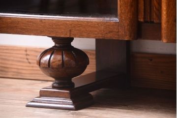 アンティーク家具　イギリスアンティーク　オーク材!ブルボーズレッグのブックケース(キャビネット・本箱・収納棚)