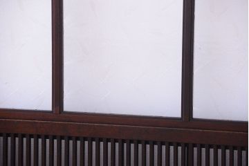 古民具・骨董 裏障子付き!腰板欅材の変わり型レトロガラス帯格子戸
