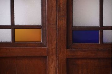 大正ロマン　古い木の当時物色ガラス入りガラス帯戸2枚セット