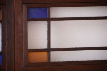 大正ロマン　古い木の当時物色ガラス入りガラス帯戸2枚セット