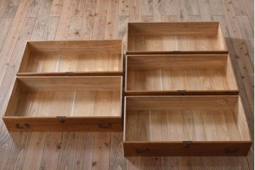 アンティーク家具　和製アンティーク　シンプルデザイン　古い桐小箪笥(衣装箪笥、桐箪笥、桐たんす)