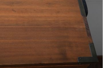 アンティーク家具　和製アンティーク　シンプルデザイン　古い桐小箪笥(衣装箪笥、桐箪笥、桐たんす)