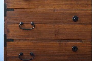 アンティーク家具　和製アンティーク　シンプルデザイン　古い桐小箪笥(衣装箪笥、桐箪笥、桐たんす)