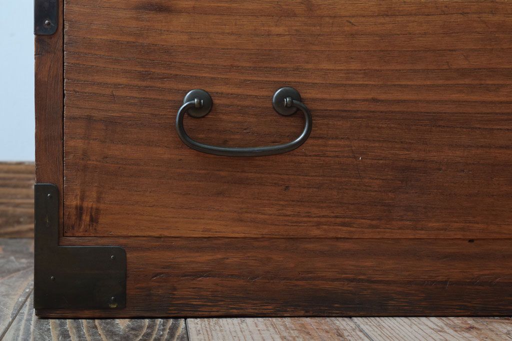 アンティーク家具　和製アンティーク　シンプルデザイン　古い桐小箪笥(衣装箪笥、桐箪笥、桐たんす)