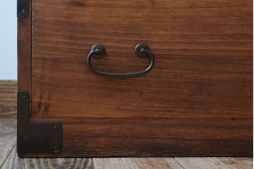 アンティーク家具　和製アンティーク　シンプルデザイン　古い桐小箪笥(衣装箪笥、桐箪笥、桐たんす)