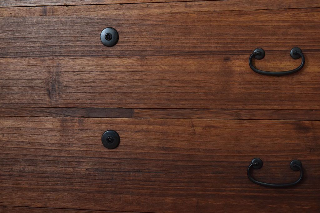 アンティーク家具　和製アンティーク　シンプルデザイン　古い桐小箪笥(衣装箪笥、桐箪笥、桐たんす)