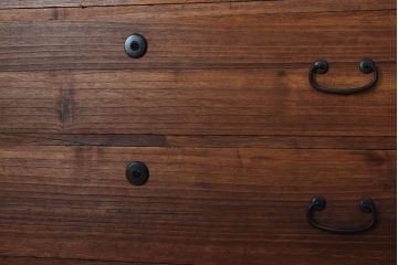 アンティーク家具　和製アンティーク　シンプルデザイン　古い桐小箪笥(衣装箪笥、桐箪笥、桐たんす)