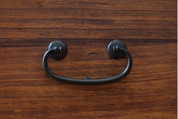 アンティーク家具　和製アンティーク　シンプルデザイン　古い桐小箪笥(衣装箪笥、桐箪笥、桐たんす)