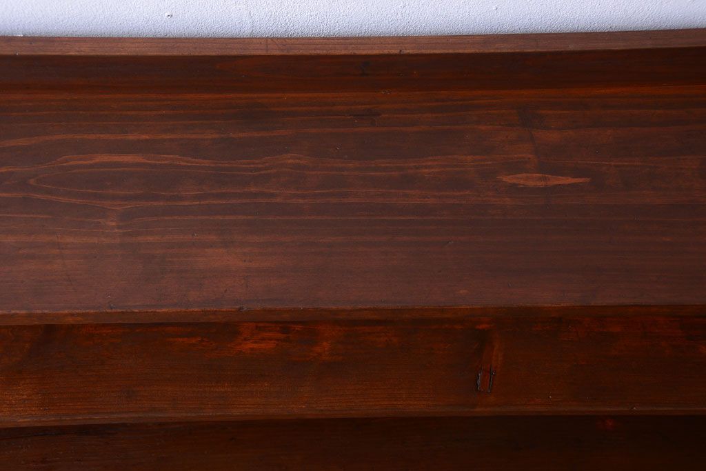 アンティーク家具　和製アンティーク　台形!古い木の珍しい横長収納棚(本棚・戸棚)