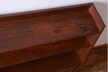 アンティーク家具　和製アンティーク　台形!古い木の珍しい横長収納棚(本棚・戸棚)