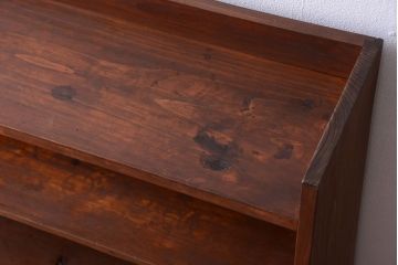 アンティーク家具　和製アンティーク　台形!古い木の珍しい横長収納棚(本棚・戸棚)