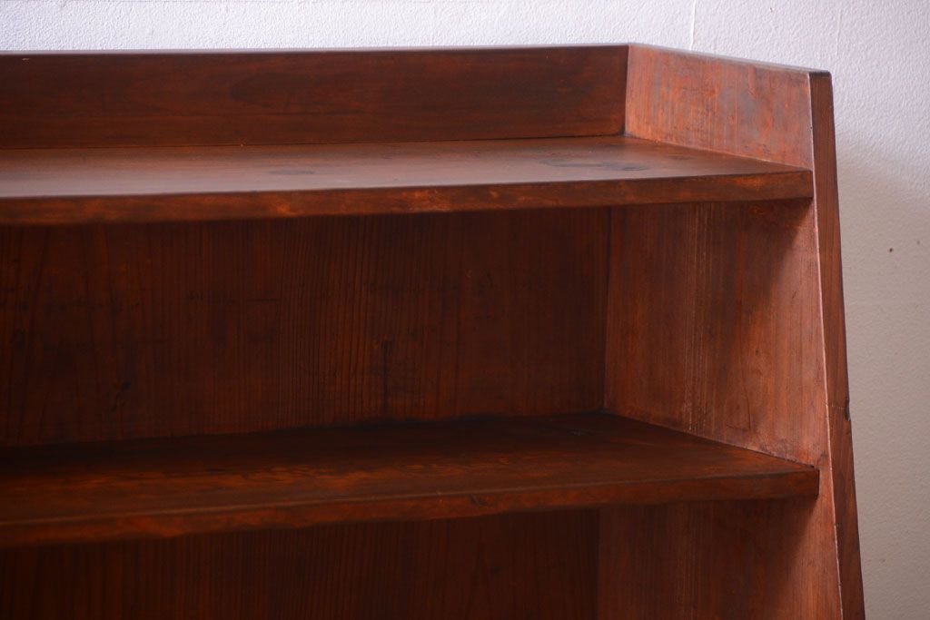 アンティーク家具　和製アンティーク　台形!古い木の珍しい横長収納棚(本棚・戸棚)