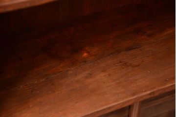 アンティーク家具　和製アンティーク　台形!古い木の珍しい横長収納棚(本棚・戸棚)