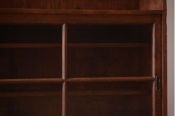 アンティーク家具　和製アンティーク　台形!古い木の珍しい横長収納棚(本棚・戸棚)