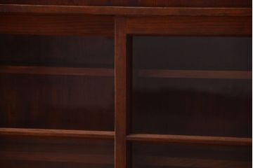 アンティーク家具　和製アンティーク　台形!古い木の珍しい横長収納棚(本棚・戸棚)