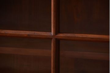 アンティーク家具　和製アンティーク　台形!古い木の珍しい横長収納棚(本棚・戸棚)