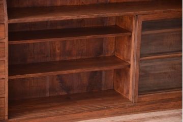 アンティーク家具　和製アンティーク　台形!古い木の珍しい横長収納棚(本棚・戸棚)