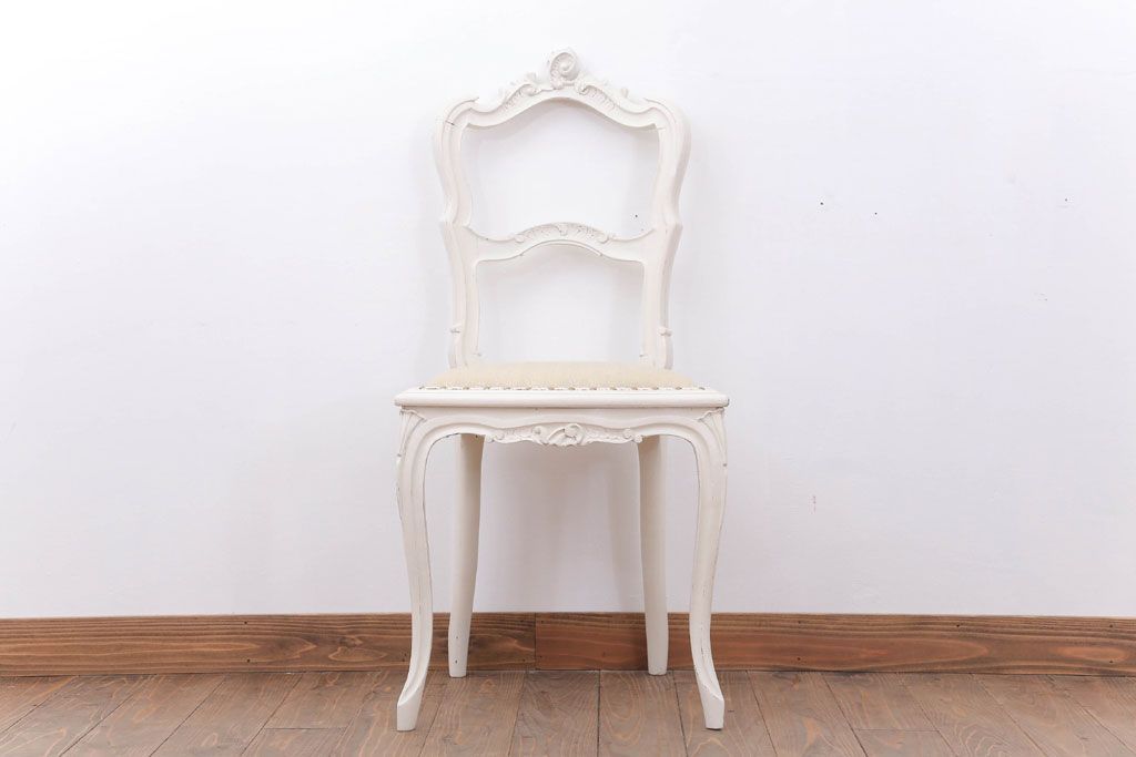 アンティーク家具　フランスアンティーク　優雅なデザインのリペイントチェア(1)