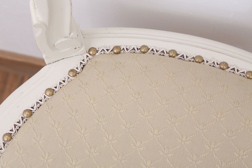 アンティーク家具　フランスアンティーク　優雅なデザインのリペイントチェア(1)