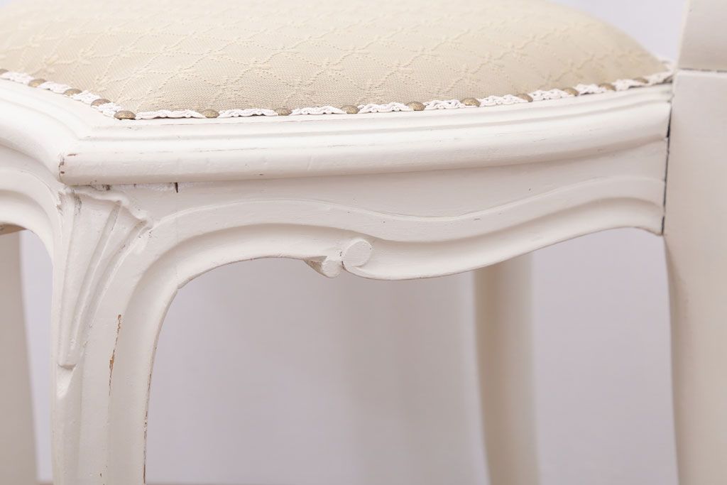 アンティーク家具　フランスアンティーク　優雅なデザインのリペイントチェア(1)