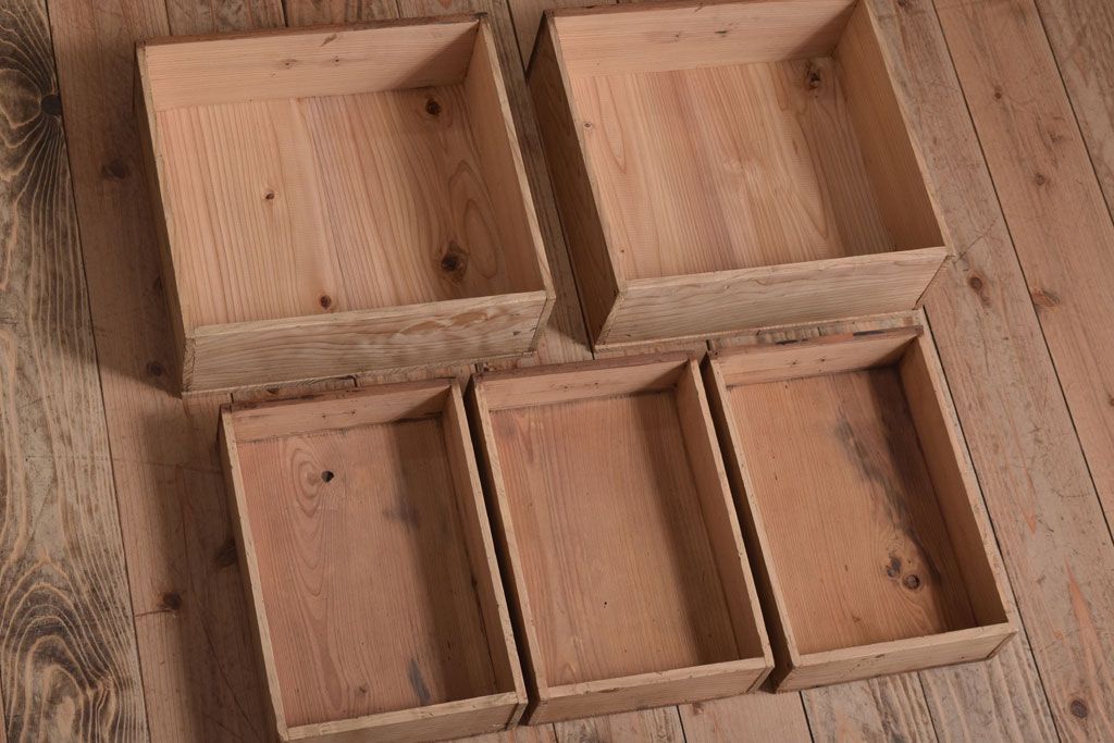 アンティーク家具　アンティーク　モールガラス入り!ブラックペイントの脚付き収納棚(サイドボード)