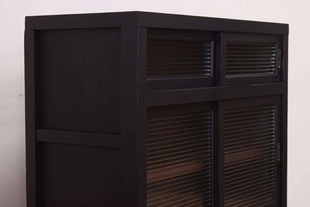 アンティーク家具　アンティーク　モールガラス入り!ブラックペイントの脚付き収納棚(サイドボード)