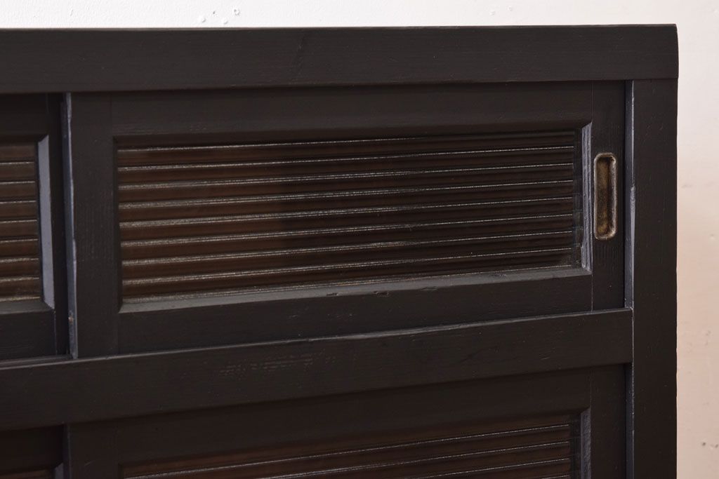 アンティーク家具　アンティーク　モールガラス入り!ブラックペイントの脚付き収納棚(サイドボード)