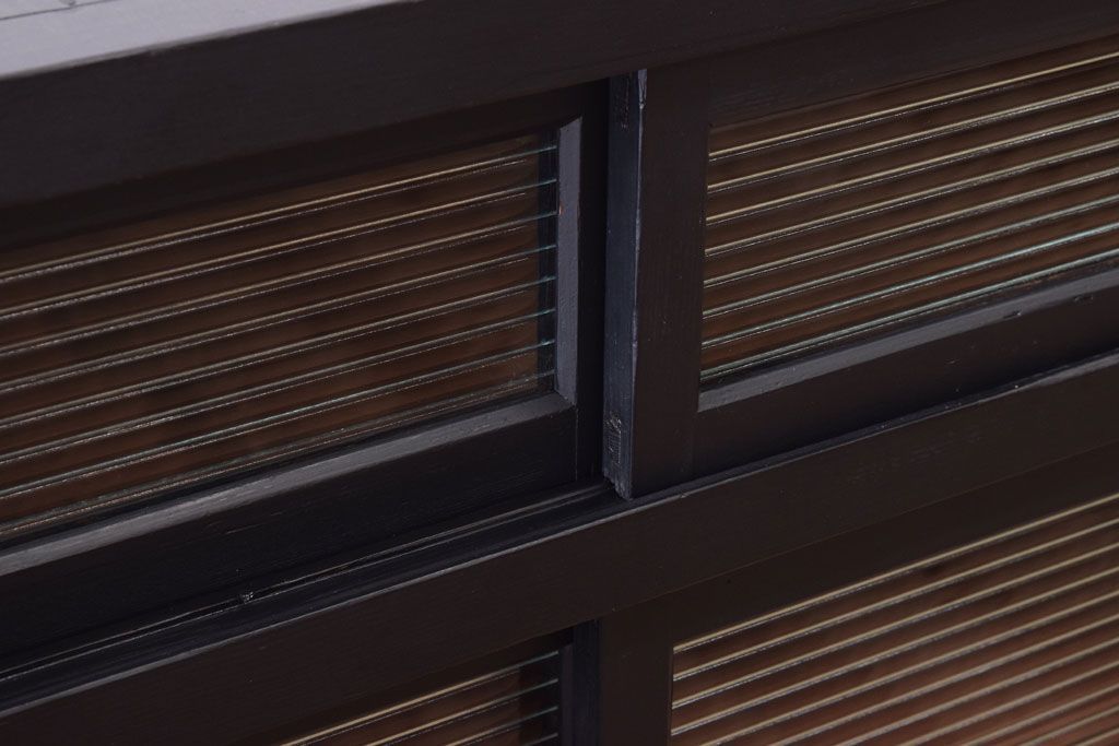 アンティーク家具　アンティーク　モールガラス入り!ブラックペイントの脚付き収納棚(サイドボード)