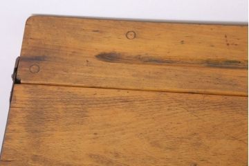 アンティーク家具 イギリスアンティーク 古い木の小ぶりなスクールデスク(1)