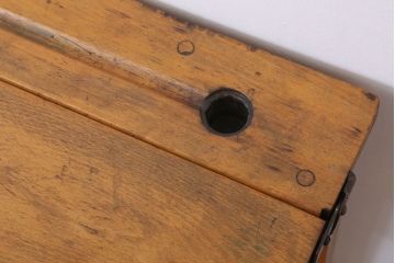 アンティーク家具 イギリスアンティーク 古い木の小ぶりなスクールデスク(1)