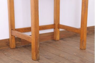 アンティーク家具 イギリスアンティーク 古い木の小ぶりなスクールデスク(1)