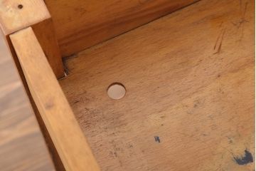 アンティーク家具 イギリスアンティーク 古い木の小ぶりなスクールデスク(1)