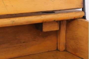アンティーク家具 イギリスアンティーク 古い木の小ぶりなスクールデスク(1)