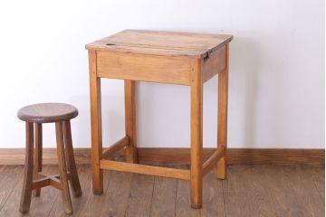 アンティーク家具 イギリスアンティーク 古い木の小ぶりなスクールデスク(1)