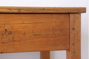 アンティーク家具　 イギリスアンティーク　古い木の小ぶりなスクールデスク(2)