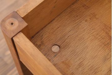 アンティーク家具　 イギリスアンティーク　古い木の小ぶりなスクールデスク(2)
