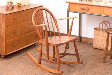 ヴィンテージ家具　イギリスビンテージ　アーコール　小ぶりなロッキングチェア