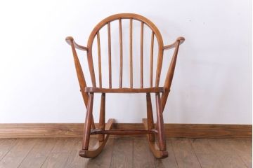 ヴィンテージ家具　イギリスビンテージ　アーコール　小ぶりなロッキングチェア