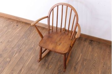 ヴィンテージ家具　イギリスビンテージ　アーコール　小ぶりなロッキングチェア