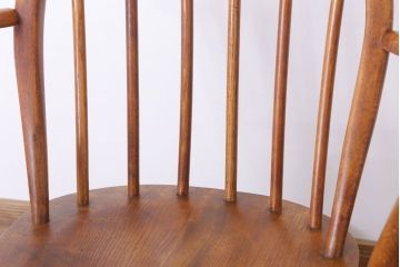 ヴィンテージ家具　イギリスビンテージ　アーコール　小ぶりなロッキングチェア
