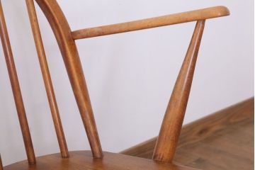 ヴィンテージ家具　イギリスビンテージ　アーコール　小ぶりなロッキングチェア