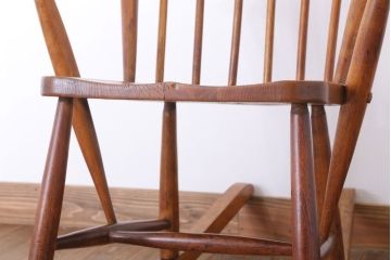 ヴィンテージ家具　イギリスビンテージ　アーコール　小ぶりなロッキングチェア