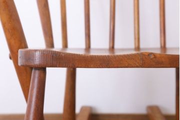 ヴィンテージ家具　イギリスビンテージ　アーコール　小ぶりなロッキングチェア
